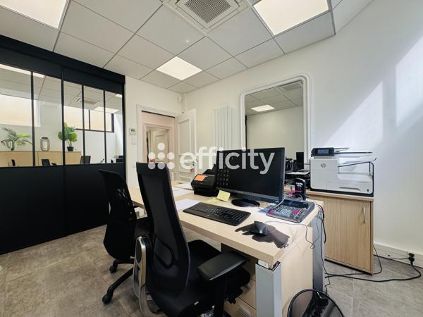 Local Commercial
         6 pièces
        - 135 m² 522 500 € *