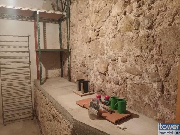 Maison
                                                                                                                                                                                                                                                                                                                        6 pièce(s)                                                                                                                                                                                                          4 chambre(s)                                                                                                                                                                                                          183.9  m²