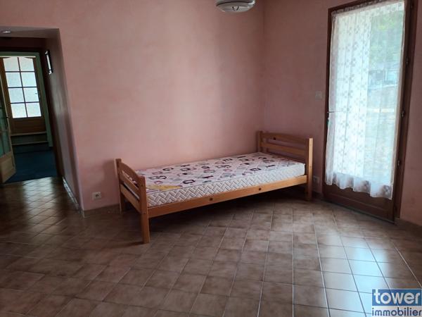 Maison
                                                                                                                                                                                                                                                                                                                        6 pièce(s)                                                                                                                                                                                                          4 chambre(s)                                                                                                                                                                                                          183.9  m²