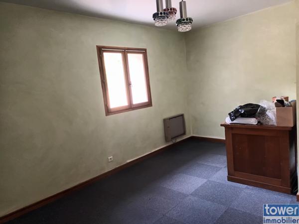 Maison
                                                                                                                                                                                                                                                                                                                        6 pièce(s)                                                                                                                                                                                                          4 chambre(s)                                                                                                                                                                                                          183.9  m²