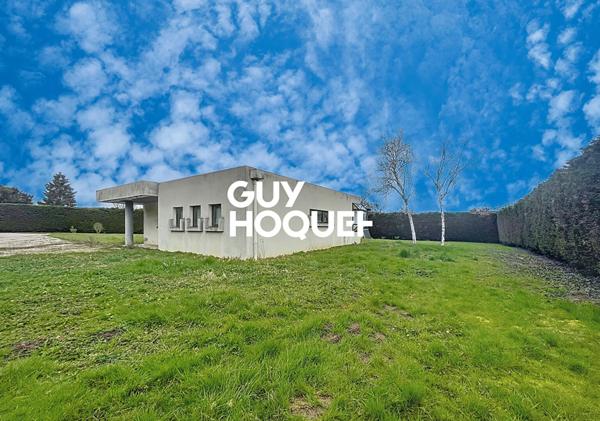 Villa Plain Pied 2 Chs + Bureau et 823 m² de Terrain - 71570 LA CHAPELLE DE GUINCHAY