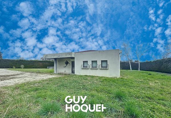 Villa Plain Pied 2 Chs + Bureau et 823 m² de Terrain - 71570 LA CHAPELLE DE GUINCHAY