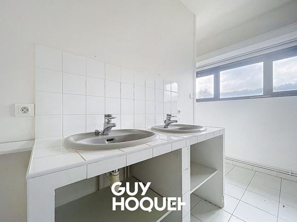 Villa Plain Pied 2 Chs + Bureau et 823 m² de Terrain - 71570 LA CHAPELLE DE GUINCHAY