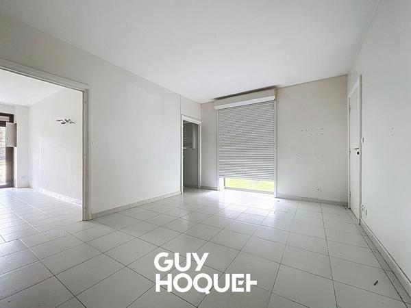 Villa Plain Pied 2 Chs + Bureau et 823 m² de Terrain - 71570 LA CHAPELLE DE GUINCHAY