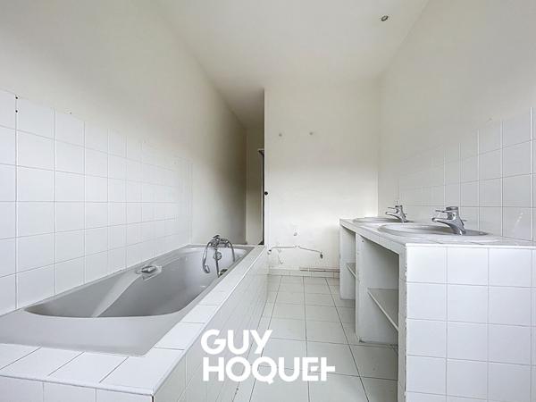 Villa Plain Pied 2 Chs + Bureau et 823 m² de Terrain - 71570 LA CHAPELLE DE GUINCHAY