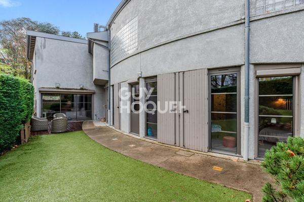 Loft Sainte Foy Les Lyon / Lyon5 156 m2 carrez et 359 M2 de jardin -parking - climatisation et cave