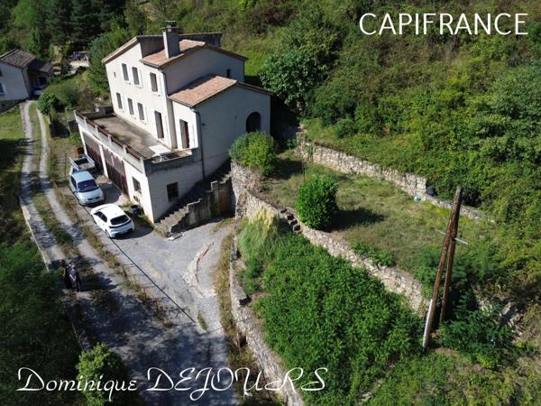 Grande Maison de 136m² habitable avec un garage en rez-de-chaussée d'environ 150m² proche de SAINT SAUVEUR DE MONTAGUT et surplombant la Dolce Via.
