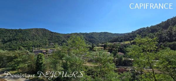 Grande Maison de 136m² habitable avec un garage en rez-de-chaussée d'environ 150m² proche de SAINT SAUVEUR DE MONTAGUT et surplombant la Dolce Via.