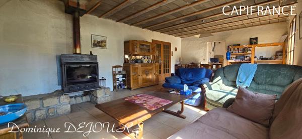 Grande Maison de 136m² habitable avec un garage en rez-de-chaussée d'environ 150m² proche de SAINT SAUVEUR DE MONTAGUT et surplombant la Dolce Via.