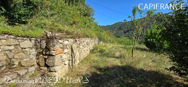 Grande Maison de 136m² habitable avec un garage en rez-de-chaussée d'environ 150m² proche de SAINT SAUVEUR DE MONTAGUT et surplombant la Dolce Via.