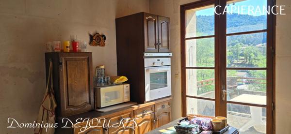 Grande Maison de 136m² habitable avec un garage en rez-de-chaussée d'environ 150m² proche de SAINT SAUVEUR DE MONTAGUT et surplombant la Dolce Via.