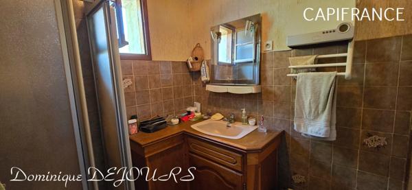 Grande Maison de 136m² habitable avec un garage en rez-de-chaussée d'environ 150m² proche de SAINT SAUVEUR DE MONTAGUT et surplombant la Dolce Via.