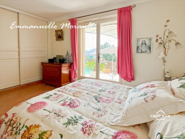 Villa à vendre 4 pièces avec terrasse et piscine BAGNOLS EN FORET (83)