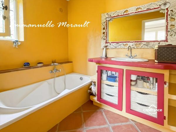 Villa à vendre 4 pièces avec terrasse et piscine BAGNOLS EN FORET (83)