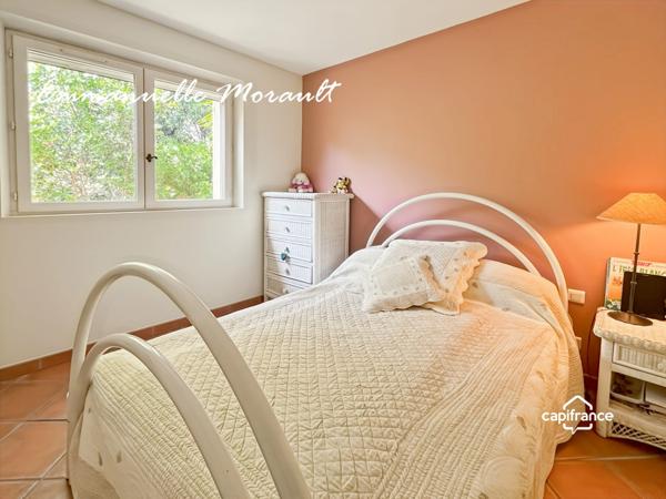Villa à vendre 4 pièces avec terrasse et piscine BAGNOLS EN FORET (83)