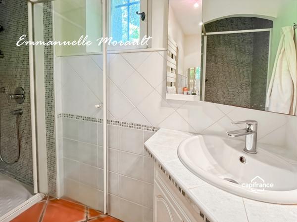 Villa à vendre 4 pièces avec terrasse et piscine BAGNOLS EN FORET (83)