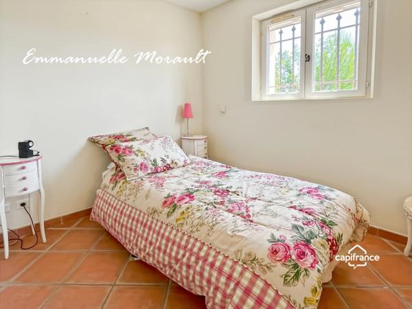 Villa à vendre 4 pièces avec terrasse et piscine BAGNOLS EN FORET (83)