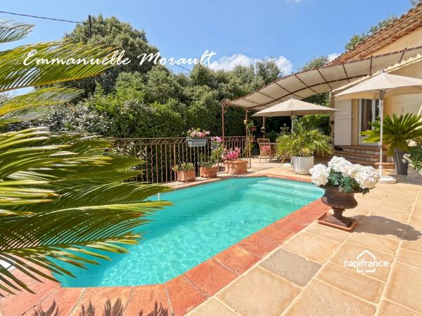 Villa à vendre 4 pièces avec terrasse et piscine BAGNOLS EN FORET (83)