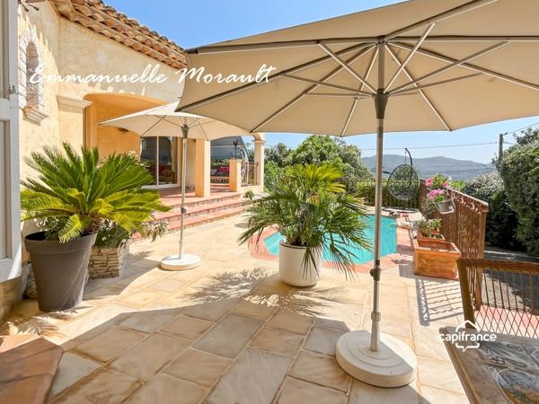 Villa à vendre 4 pièces avec terrasse et piscine BAGNOLS EN FORET (83)