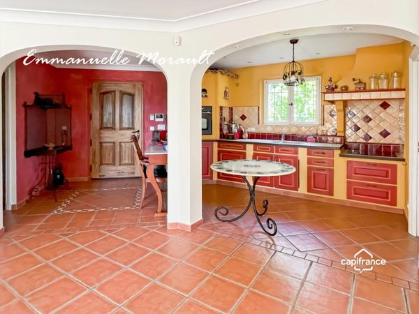 Villa à vendre 4 pièces avec terrasse et piscine BAGNOLS EN FORET (83)