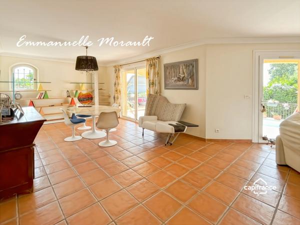 Villa à vendre 4 pièces avec terrasse et piscine BAGNOLS EN FORET (83)
