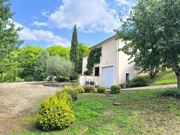 Maison plain-pied proche Prayssac 124m², 2 garages, terrain 8000m².