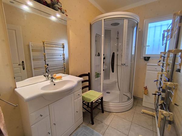 Maison plain-pied proche Prayssac 124m², 2 garages, terrain 8000m².