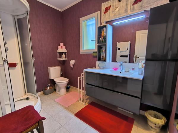 Maison plain-pied proche Prayssac 124m², 2 garages, terrain 8000m².