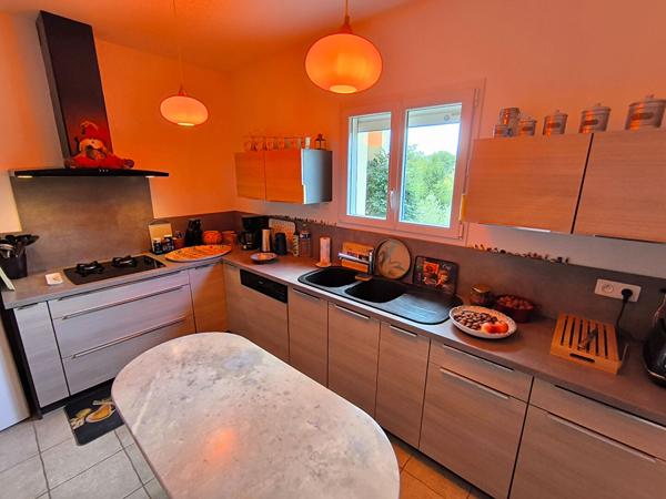 Maison plain-pied proche Prayssac 124m², 2 garages, terrain 8000m².