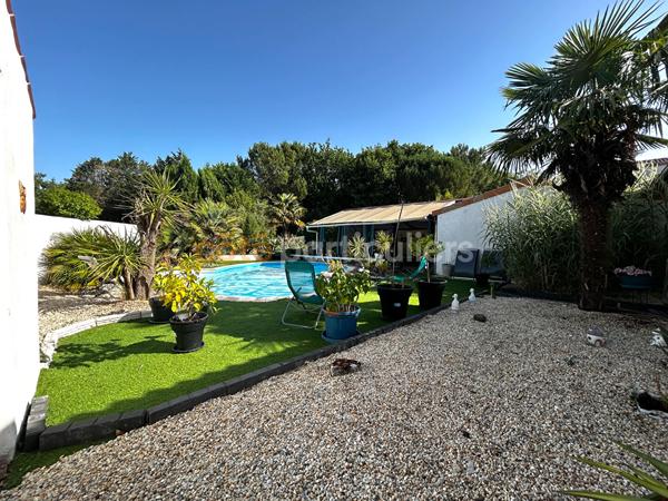 Vente
                Maison171 m² - 6 Pièces -
                    ARVERT (17530)