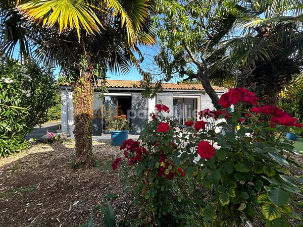 Vente
                Maison171 m² - 6 Pièces -
                    ARVERT (17530)