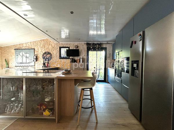 Vente
                Maison171 m² - 6 Pièces -
                    ARVERT (17530)