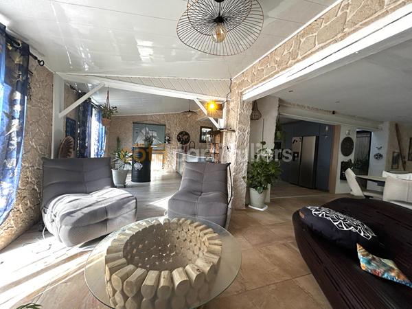 Vente
                Maison171 m² - 6 Pièces -
                    ARVERT (17530)