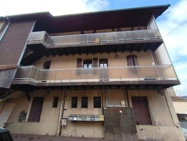 Ensemble immobilier de 6 appartements et une maison