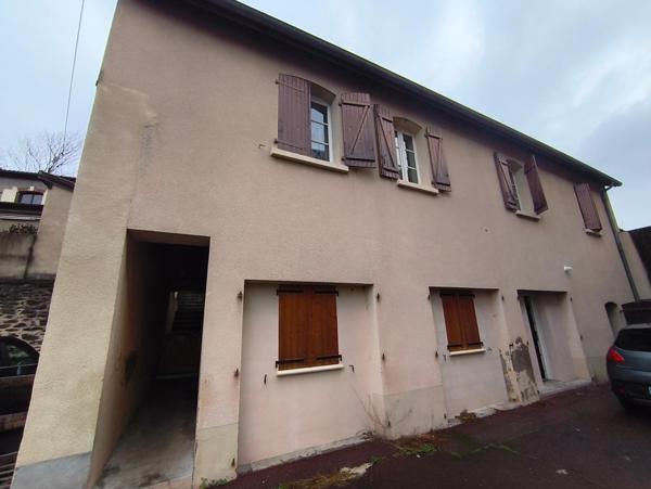 Ensemble immobilier de 6 appartements et une maison