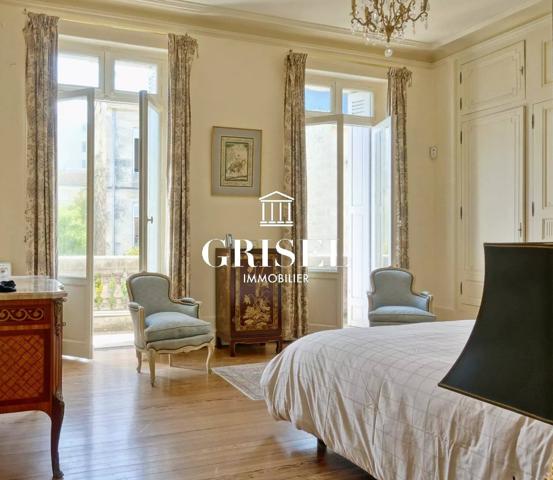 MAISON 10 PIÈCES BORDEAUX SAINT-SEURIN