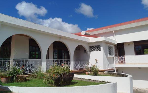 Maison à louer    6 pièces • 147 m2 Sainte-Luce