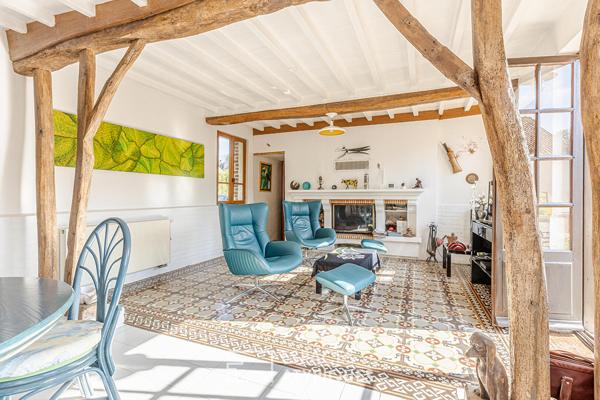 Fermette picarde avec atelier d’artiste et dépendances en campagne samarienne