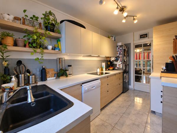 LUMINEUX APPARTEMENT 5 PIECES 90M2 AVEC ASCENCEUR