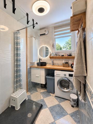 LUMINEUX APPARTEMENT 5 PIECES 90M2 AVEC ASCENCEUR