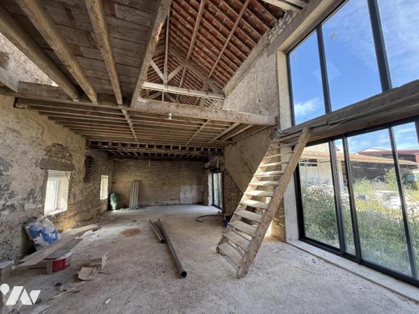 EXCLUSIVITE- VRIGNY- Maison en cours de rénovation d’environ 193m2 habitables avec dépendances