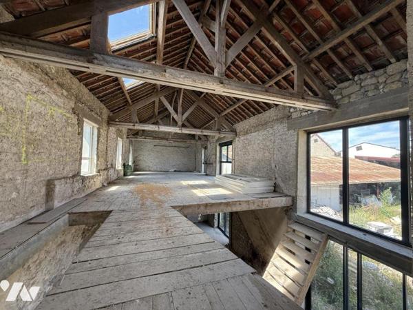 EXCLUSIVITE- VRIGNY- Maison en cours de rénovation d’environ 193m2 habitables avec dépendances