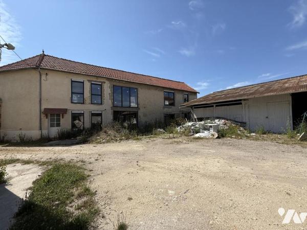 EXCLUSIVITE- VRIGNY- Maison en cours de rénovation d’environ 193m2 habitables avec dépendances