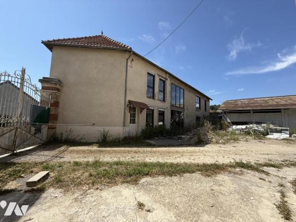 EXCLUSIVITE- VRIGNY- Maison en cours de rénovation d’environ 193m2 habitables avec dépendances