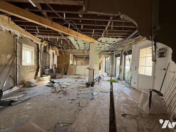 EXCLUSIVITE- VRIGNY- Maison en cours de rénovation d’environ 193m2 habitables avec dépendances