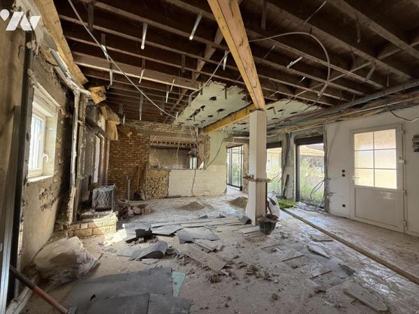 EXCLUSIVITE- VRIGNY- Maison en cours de rénovation d’environ 193m2 habitables avec dépendances