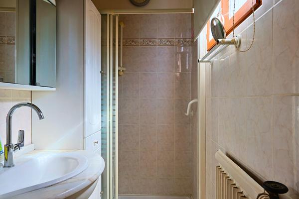 Maison Guerigny, 4 chambres, proche commerces, a 15 minutes de NEVERS et proche autoroute