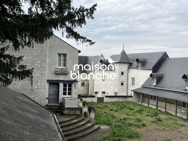 Château Historique d’Exception avec Domaine Viticole