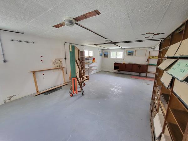 A 600 mètres du centre ville commerçant d' Arpajon. Maison familiale rénovée, 4 chambres dans quartier très recherché