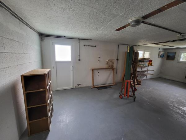 A 600 mètres du centre ville commerçant d' Arpajon. Maison familiale rénovée, 4 chambres dans quartier très recherché